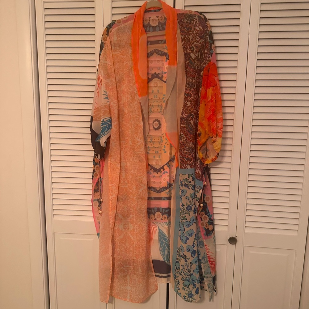 High quality kimono with collar and drawstring sleeves